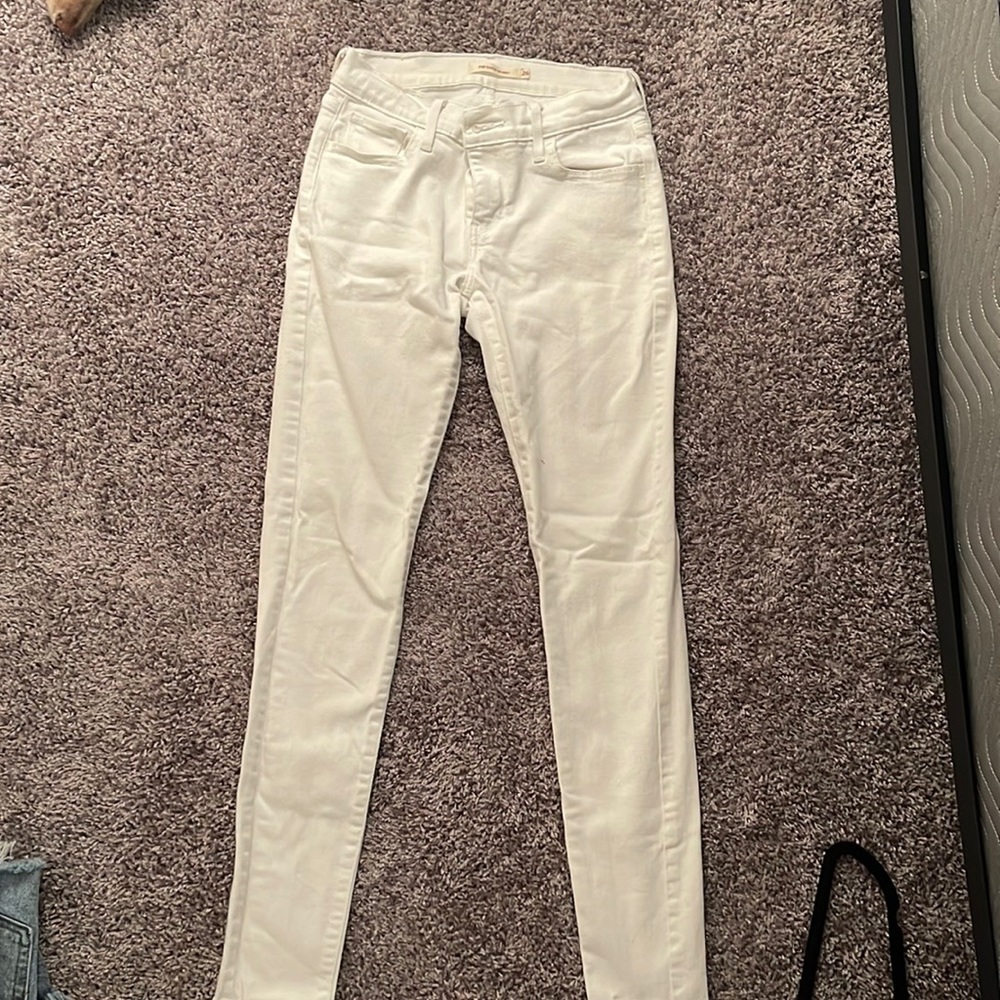 Levi’s low waisted 710